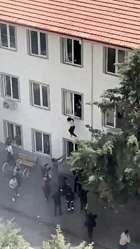 Students commit suicide after a traffic accident